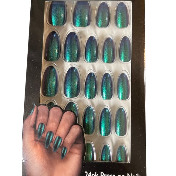 Halloween Essentials Ice Queen 24pk Self-Adhesive Press On Nails New - Picture 3 of 4